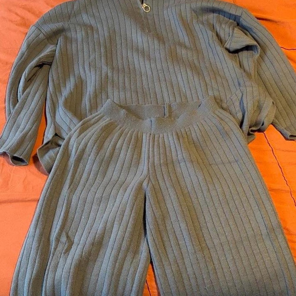 SET Gray ribbed knit acrylic in a L